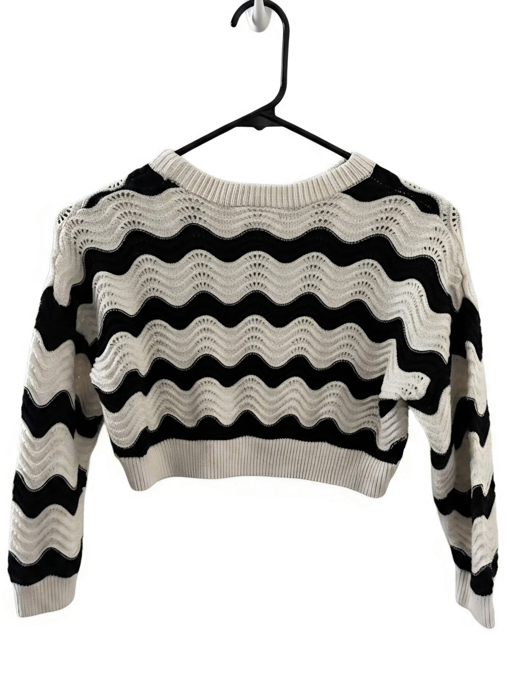 Primark Black and Cream Wave-Pattern Cropped Sweater
